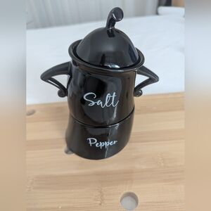 Salt and Pepper Bowls, Ceramic Salt and Pepper Holder with Lid Stackable - Black